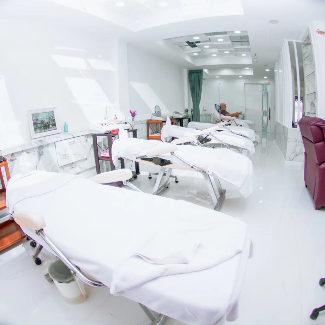 รักษาสิว กดสิว พร้อมมาส์กสิว 1 ครั้ง