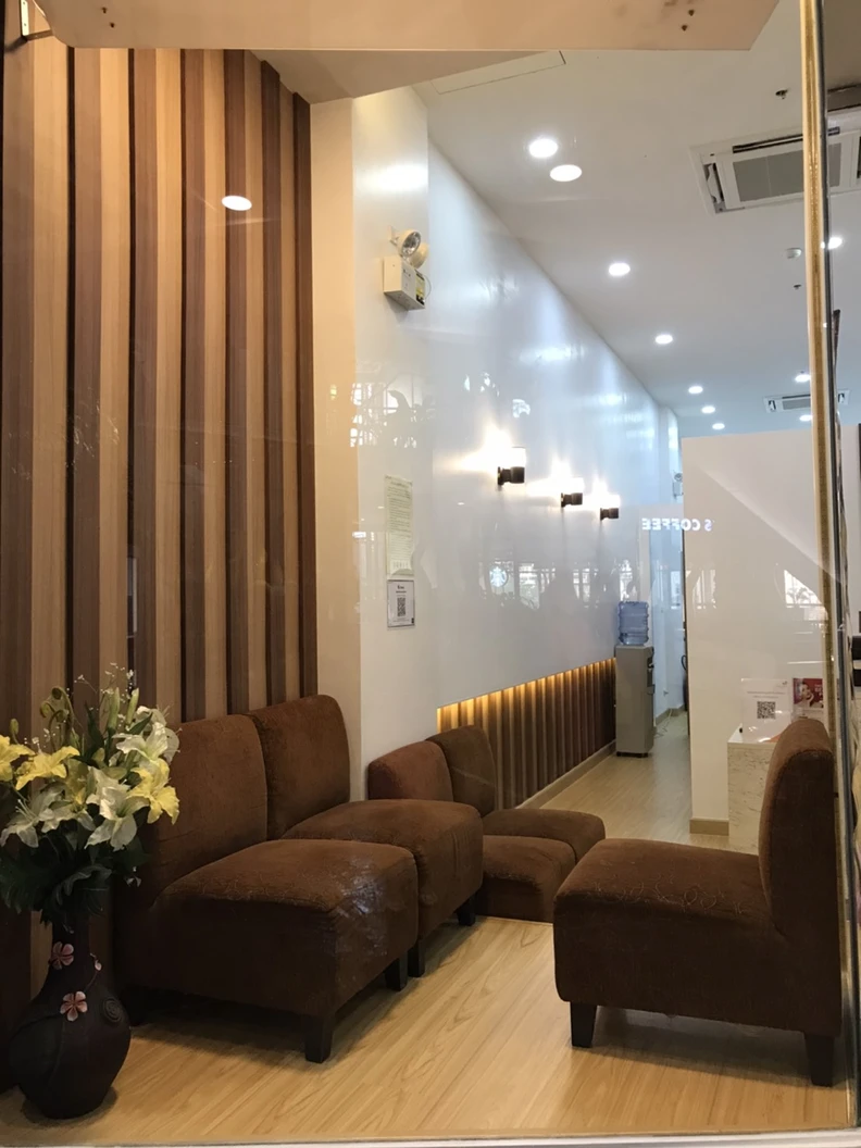 ทรีตเมนท์ลอกสิวเสี้ยนและไอออนโต 5 วิตามิน 5 ขั้นตอน 1 ครั้ง