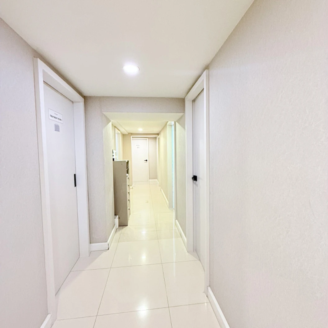 โปรแกรม Hair Consultation + LED Therapy ดูแลเส้นผมและหนังศีรษะ