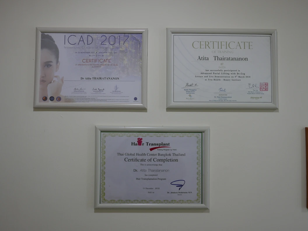 คอร์สฉีด MADE Collagen 16 จุด ทั่วหน้า 5 ครั้ง และฉายแสงผิวหน้า Omega Light 5 ครั้ง