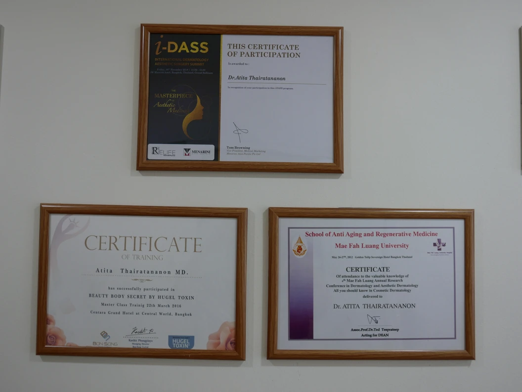 คอร์สฉีด MADE Collagen 16 จุด ทั่วหน้า 5 ครั้ง และฉายแสงผิวหน้า Omega Light 5 ครั้ง