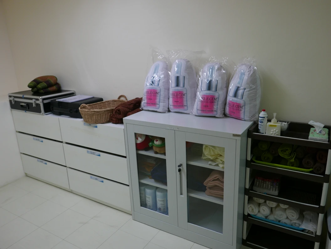 คอร์สฉีด MADE Collagen 16 จุด ทั่วหน้า 5 ครั้ง และฉายแสงผิวหน้า Omega Light 5 ครั้ง