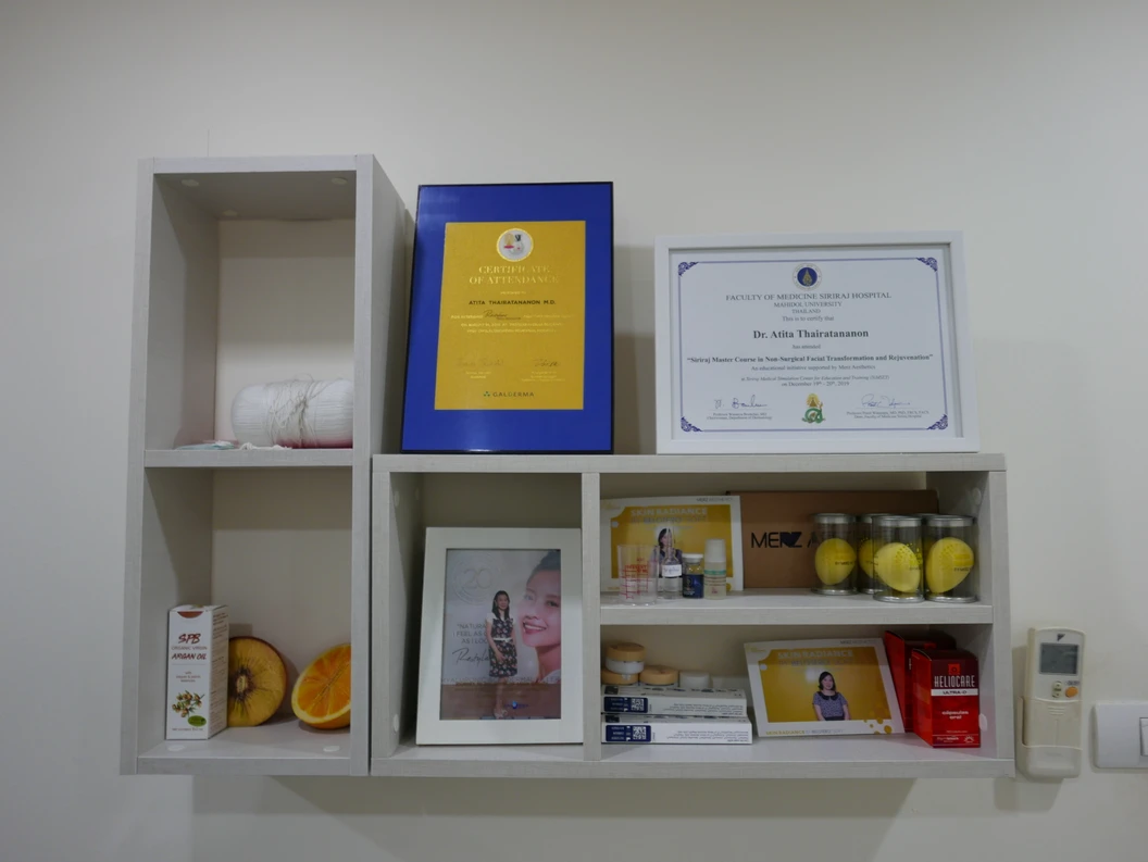 คอร์สฉีด MADE Collagen 16 จุด ทั่วหน้า 5 ครั้ง และฉายแสงผิวหน้า Omega Light 5 ครั้ง