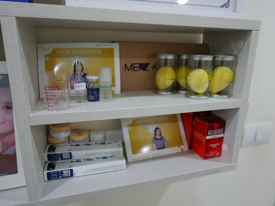 คอร์สฉีด MADE Collagen 16 จุด ทั่วหน้า 5 ครั้ง และฉายแสงผิวหน้า Omega Light 5 ครั้ง