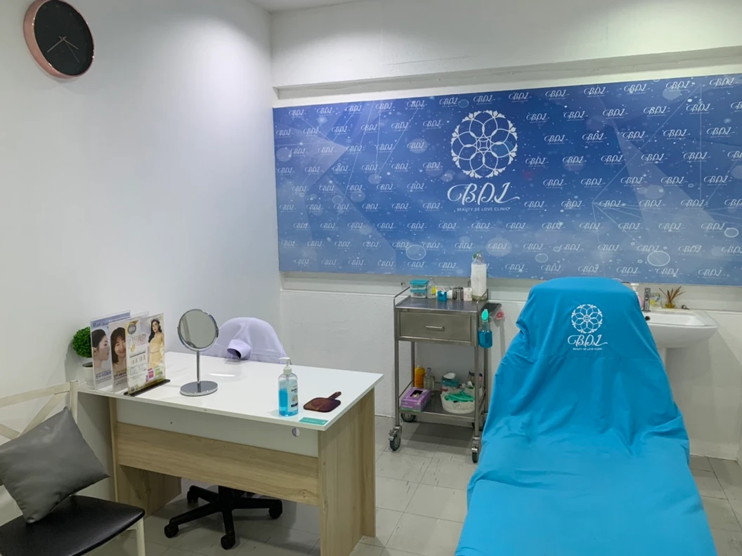 โปรแกรมเมโสแฟต Noble Plus 10 ซีซี บริเวณแก้มและเหนียง 1 ครั้ง