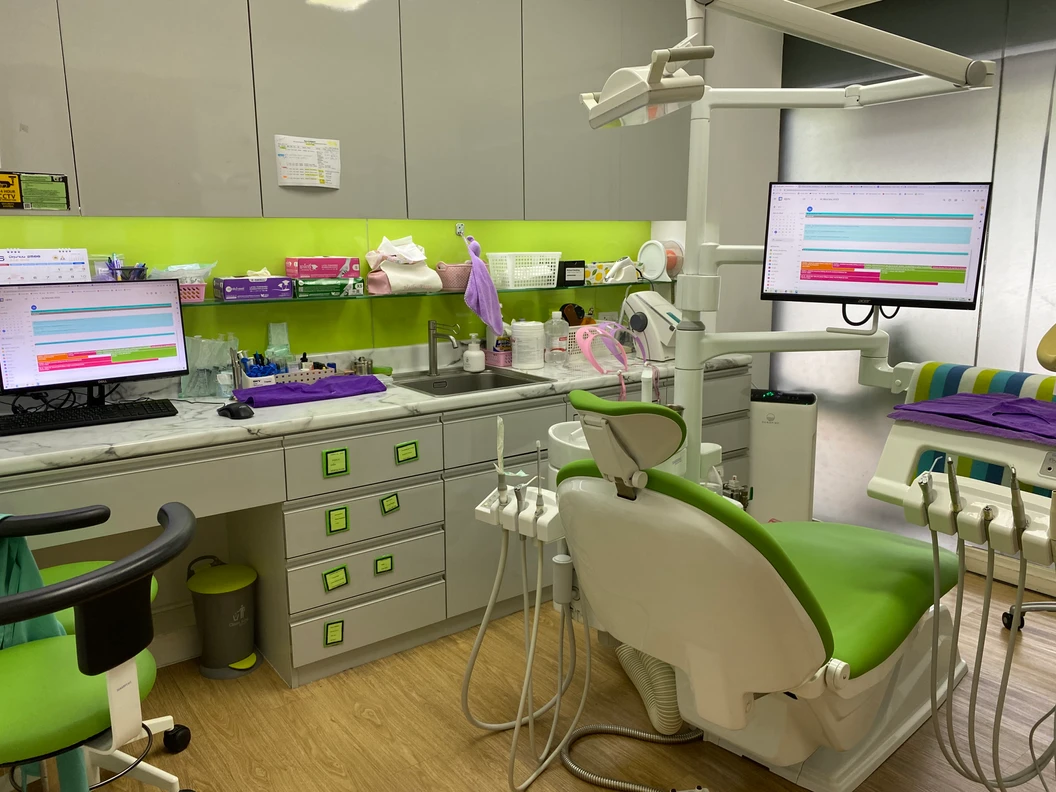 จัดฟันใส Crystal Smile สำหรับปรับฟันหน้าเล็กน้อย ฟันบนและล่าง