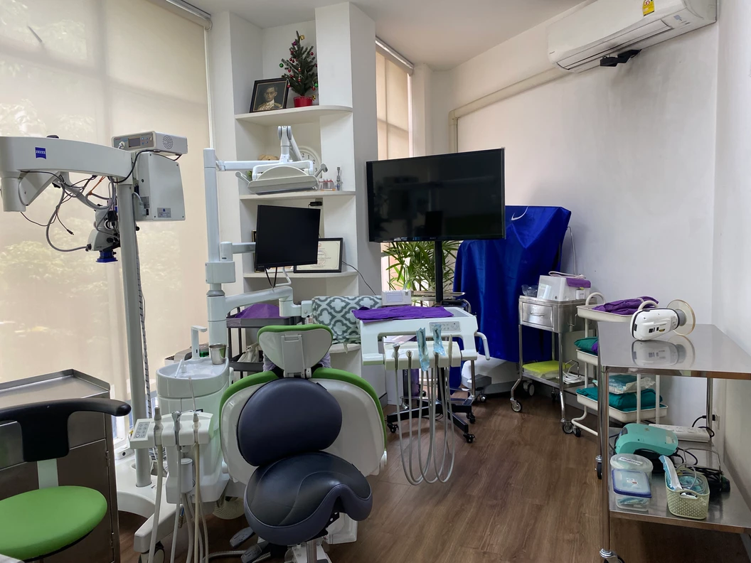 จัดฟันใส Crystal Smile สำหรับปรับฟันหน้าเล็กน้อย ฟันบนและล่าง