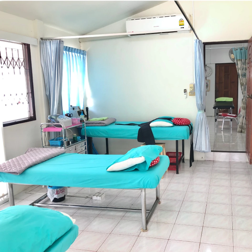 ทำกายภาพบำบัด พร้อมการรักษาด้วยเครื่อง Shock Wave Therapy บรรเทาอาการออฟฟิศซินโดรม 1 ครั้ง