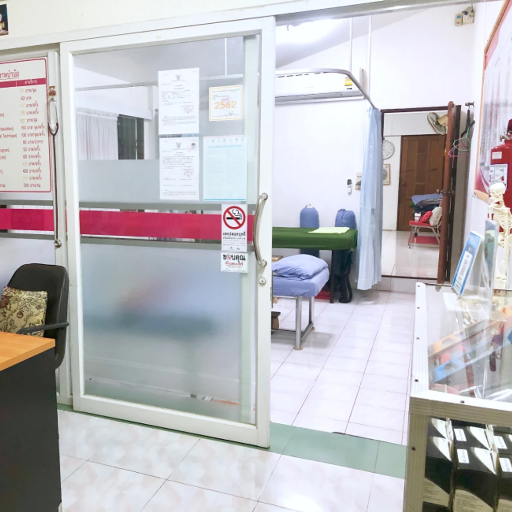 ทำกายภาพบำบัด พร้อมการรักษาด้วยเครื่อง Shock Wave Therapy บรรเทาอาการออฟฟิศซินโดรม 1 ครั้ง