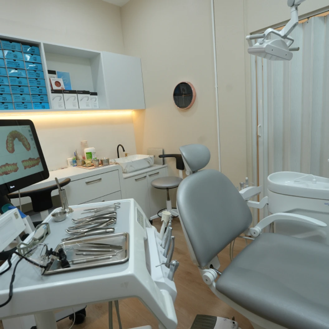 จัดฟันแบบใส Invisalign Full Comprehensive ฟันบนและล่าง (แบบ 3 ปี)