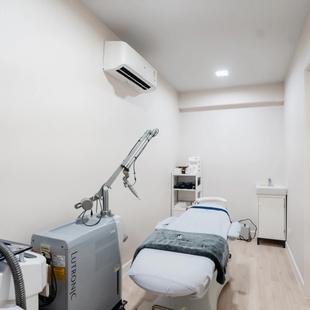 คอร์สรักษารอยคล้ำด้วยเลเซอร์ Q-Switch เลือก 3 บริเวณ ฟรี! Mask เพิ่มความชุ่มชื้นและความกระจ่างใส 6 ครั้ง