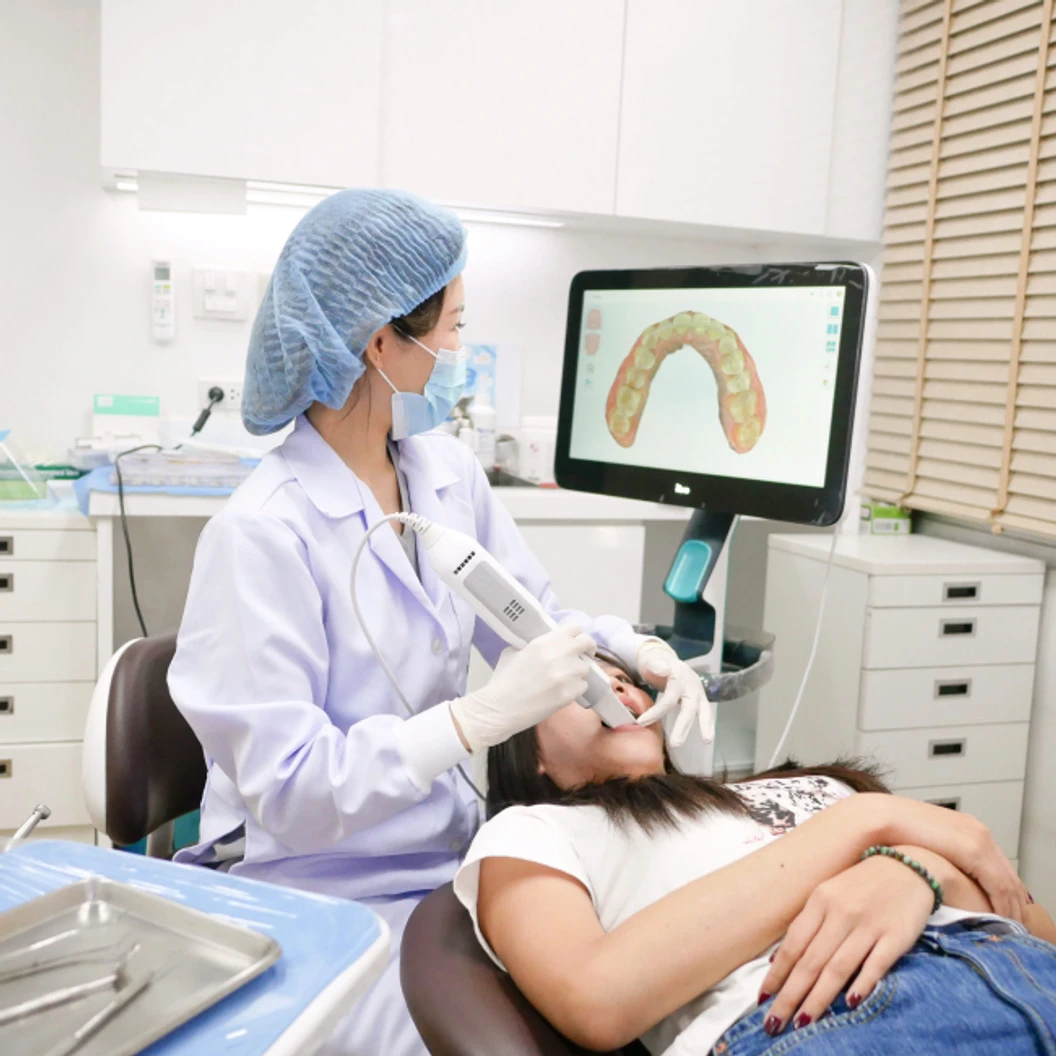 จัดฟันใส Invisalign Comprehensive 1 ฟันบนและล่าง ไม่จำกัดชิ้นงาน 3 ปี