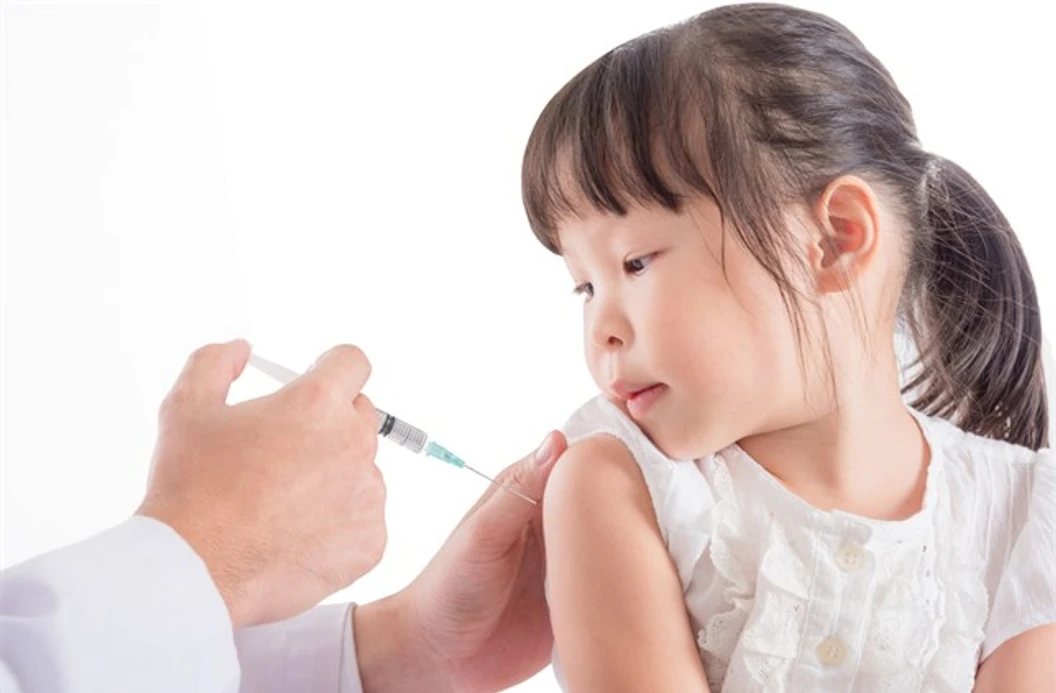 ฉีดวัคซีนป้องกันคอตีบ ไอกรน บาดทะยัก (DTaP) (Adacel)