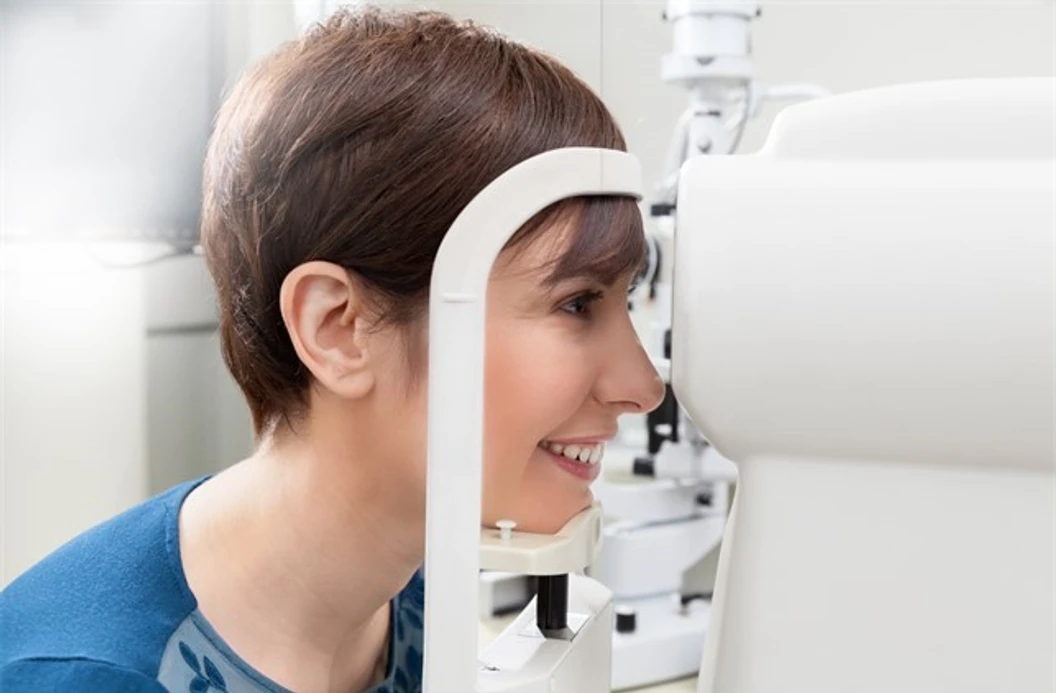 ตรวจสุขภาพตาในผู้ใหญ่ 6 รายการโดยละเอียด (Eye Screening Program)