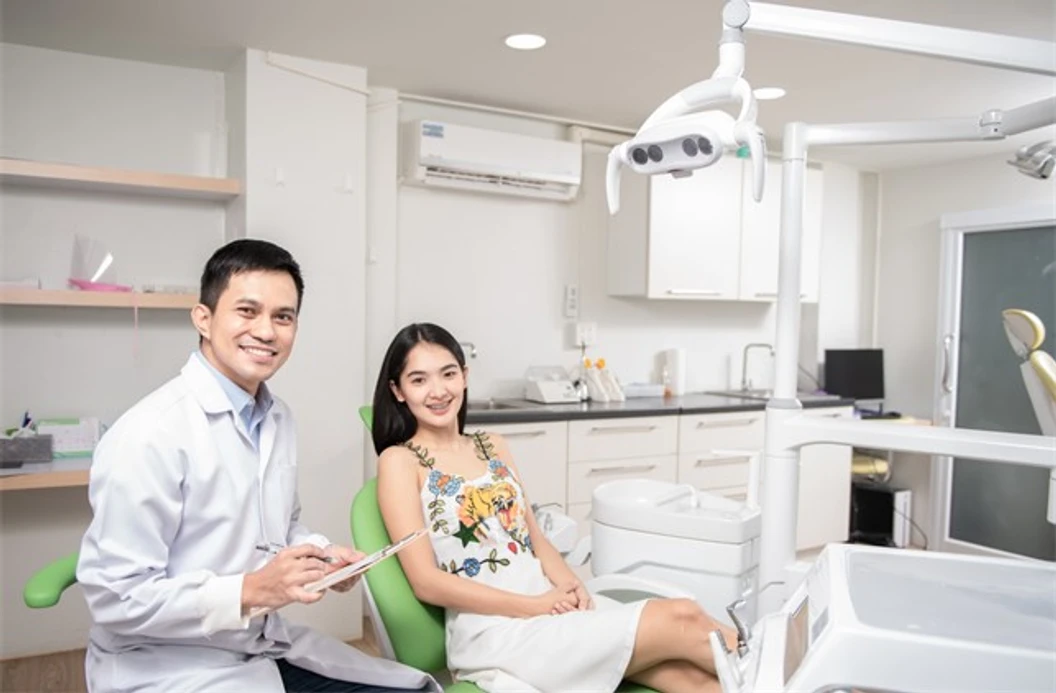ขูดหินปูน ตรวจฟัน ขัดฟัน (สามารถใช้สิทธิประกันสังคมได้)