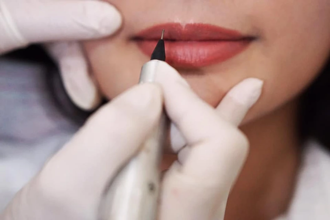 คอร์สระบายสีปากชมพู ใช้สีออร์แกนิก 4 ครั้ง (สำหรับผู้ไม่เคยสักปากมาก่อน)