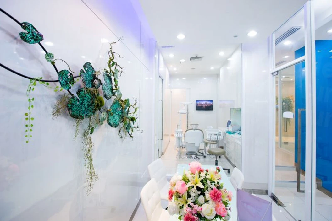 ทำรากฟันเทียม ยี่ห้อ Straumann รวมครอบฟัน 1 ซี่