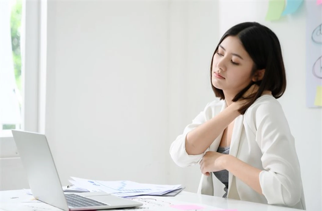 นวดบำบัดอาการออฟฟิศซินโดรม 60 นาที 1 ครั้ง