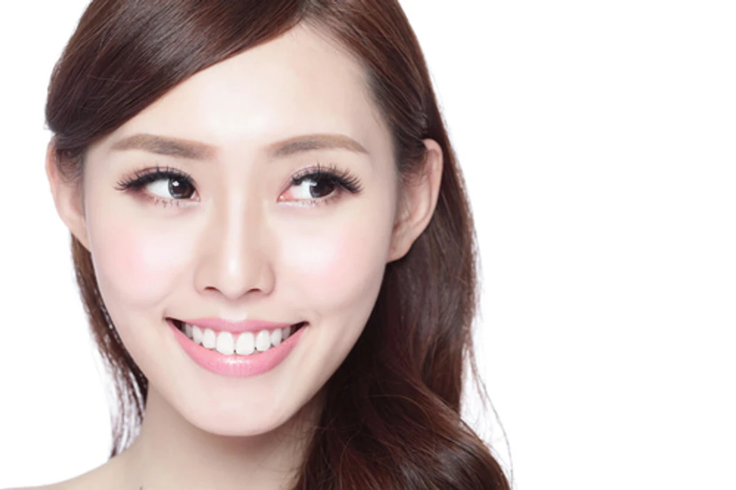 เคลือบผิวฟันและแปะฟันขาว ด้วยวีเนียร์เซรามิกหรือพอร์ซเลน eMax 1 ซี่