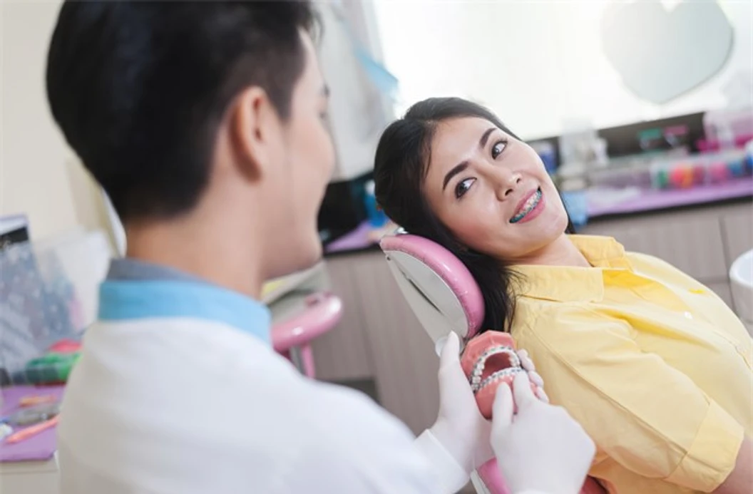 ฟอกสีฟันที่คลินิกด้วยระบบ Cool Light พร้อมชุดฟอกสีฟันที่บ้าน