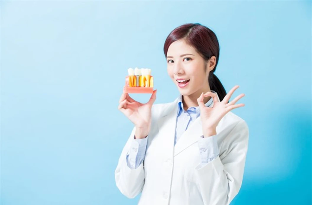ทำรากฟันเทียม ยี่ห้อ Astra Tech 1 ซี่