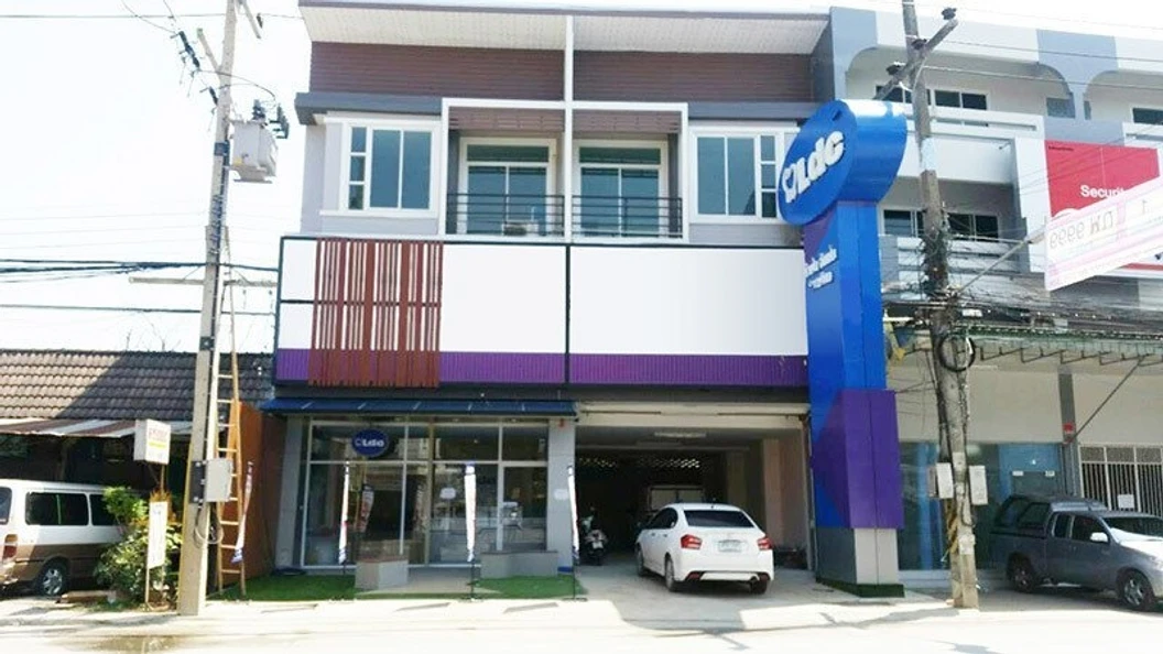เคลือบผิวฟันและแปะฟันขาว ด้วยวีเนียร์เซรามิก 6 ซี่