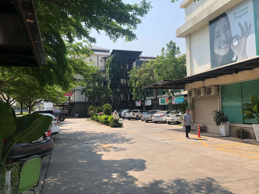 ผ่าตัดเปลี่ยนข้อเข่าเทียม และนอนพักใน รพ. 4 คืน 5 วัน
