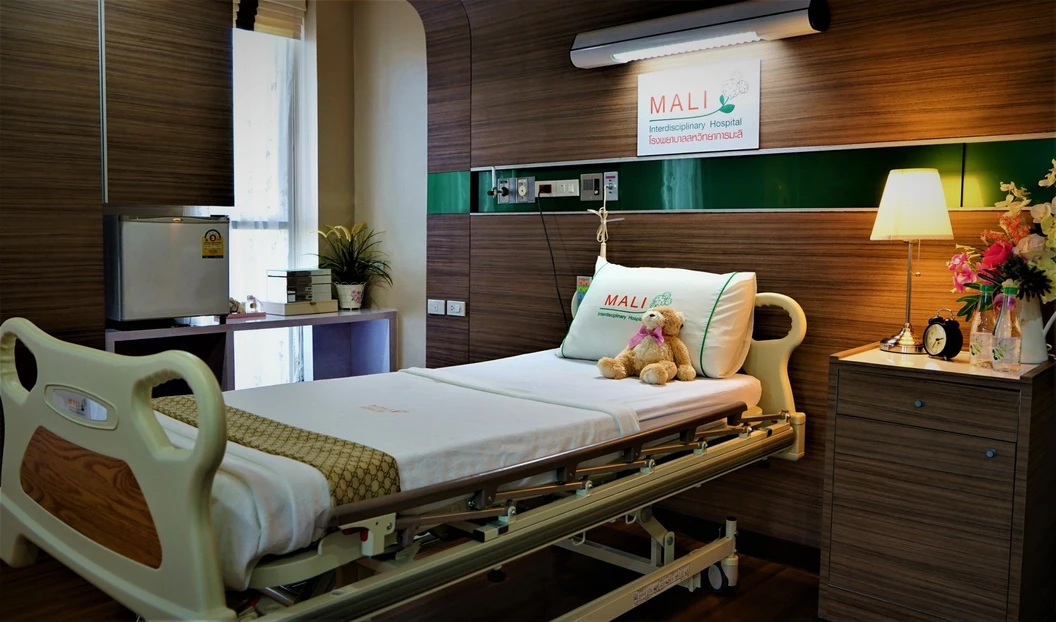 ตรวจมะเร็งเต้านม ด้วยวิธีคลำก้อนที่เต้านม แมมโมแกรมและอัลตราซาวด์เต้านม และตรวจเลือดหาสารบ่งชี้มะเร็งเต้านม พร้อมเอกซเรย์ปอด (โปรแกรม C)