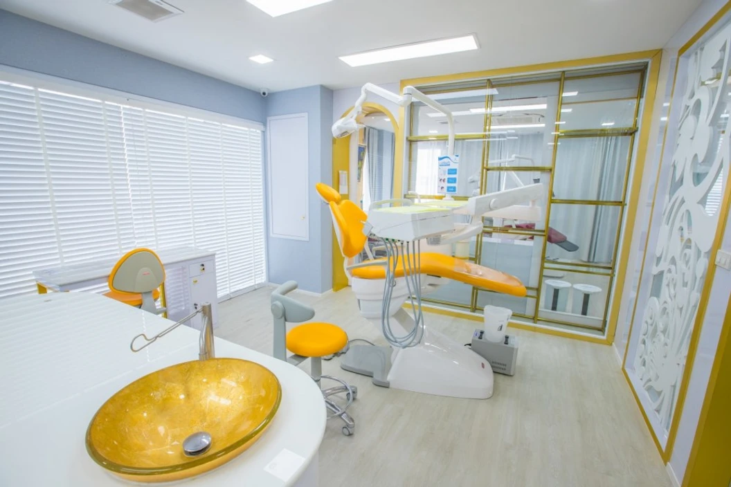 ขูดหินปูน พร้อมขัดฟันด้วยเครื่อง Air Flow
