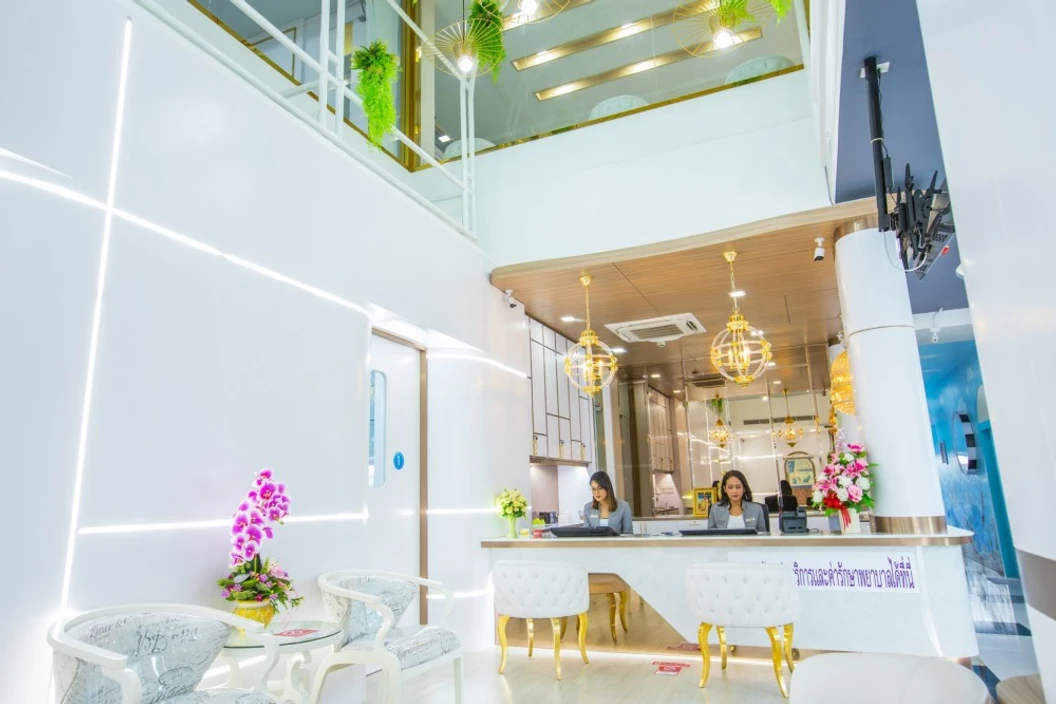 ขูดหินปูน พร้อมขัดฟันด้วยเครื่อง Air Flow