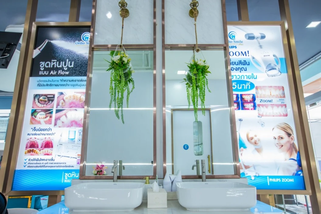 ขูดหินปูน พร้อมขัดฟันด้วยเครื่อง Air Flow
