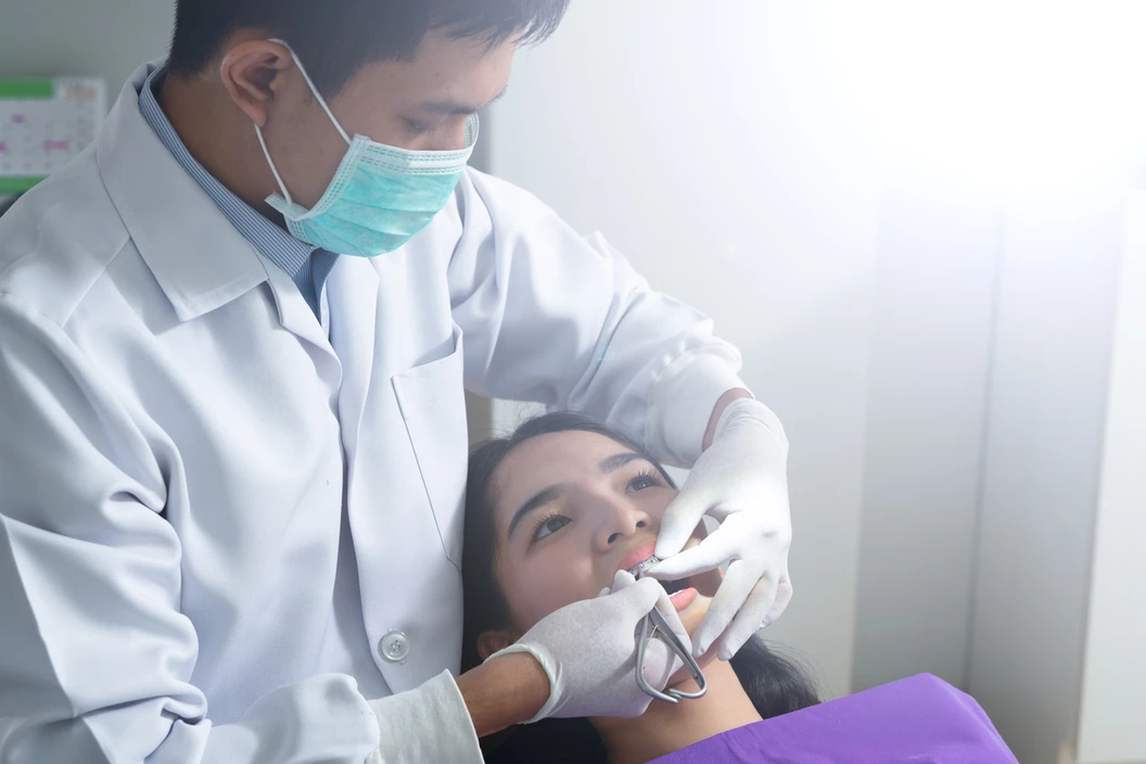เคลือบหลุมร่องฟัน 1 ซี่ ที่ The ARCH Dental Center ศูนย์ทันตกรรมดิอาร์ช