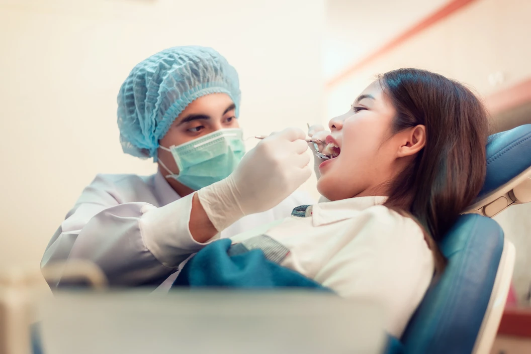 เคลือบหลุมร่องฟัน 1 ซี่ ที่ Smile Seasons Dental Clinic คลินิกทันตกรรมสไมล์ซีซันส์