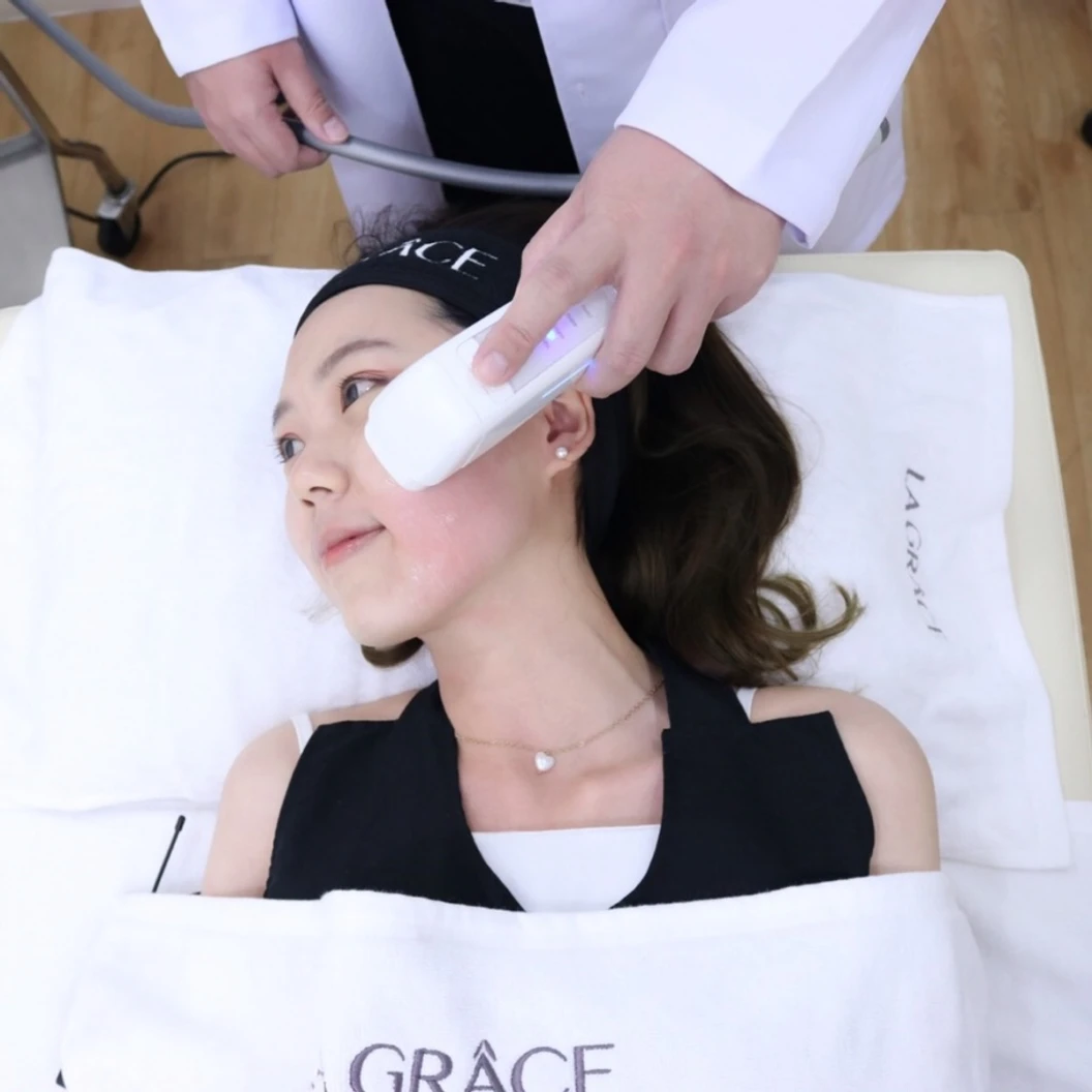 ทำ HIFU ด้วยเครื่อง Hi-Queen จำนวนช็อตตามแพทย์ประเมิน บริเวณใบหน้า 1 ครั้ง