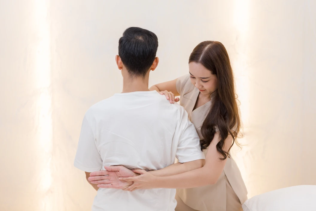 กายภาพบำบัดด้วยมือ ร่วมกับการทำอัลตราซาวด์ 1 ครั้ง