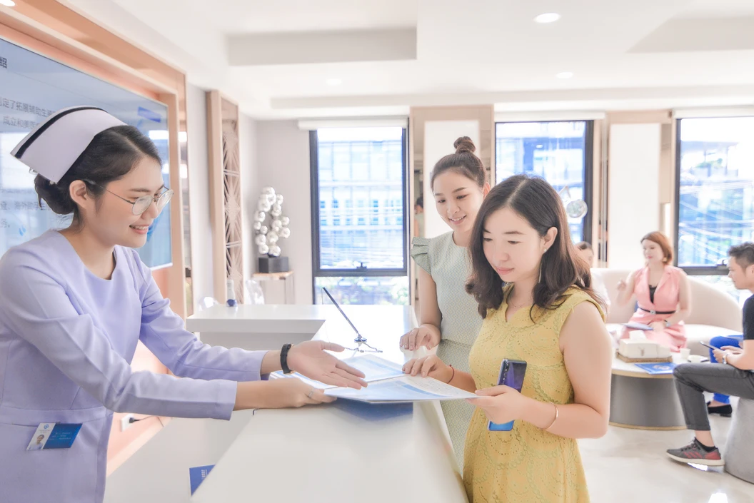 ทำ ICSI 1 ครั้ง พร้อมย้ายตัวอ่อนรอบแช่แข็ง 1 ครั้ง