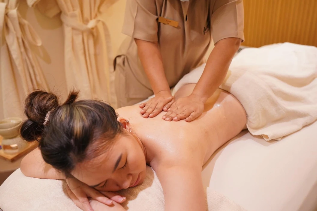 แช่ออนเซ็น 60 นาที + นวดอโรมา 120 นาที และสครับขัดผิวกาย 60 นาที 1 ครั้ง