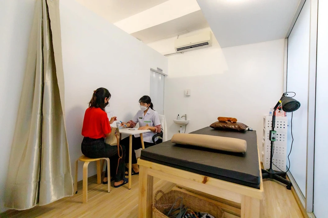 ฝังเข็มกระตุ้นไฟฟ้าแบบจีน หรือกระตุกปม บรรเทาอาการปวดคอ บ่าหรือหลังส่วนบน พร้อมตรวจประเมิน 30 นาที 1 ครั้ง