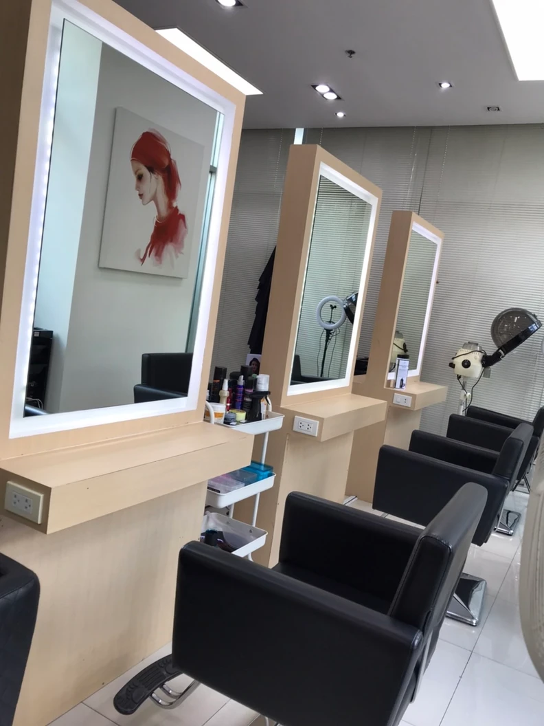 ทำสีผม ด้วยผลิตภัณฑ์ออร์แกนิก พร้อมบำรุงด้วยเคราติน และทำทรีตเมนต์ Brazilian Blowout ทุกระดับความยาว 1 ครั้ง