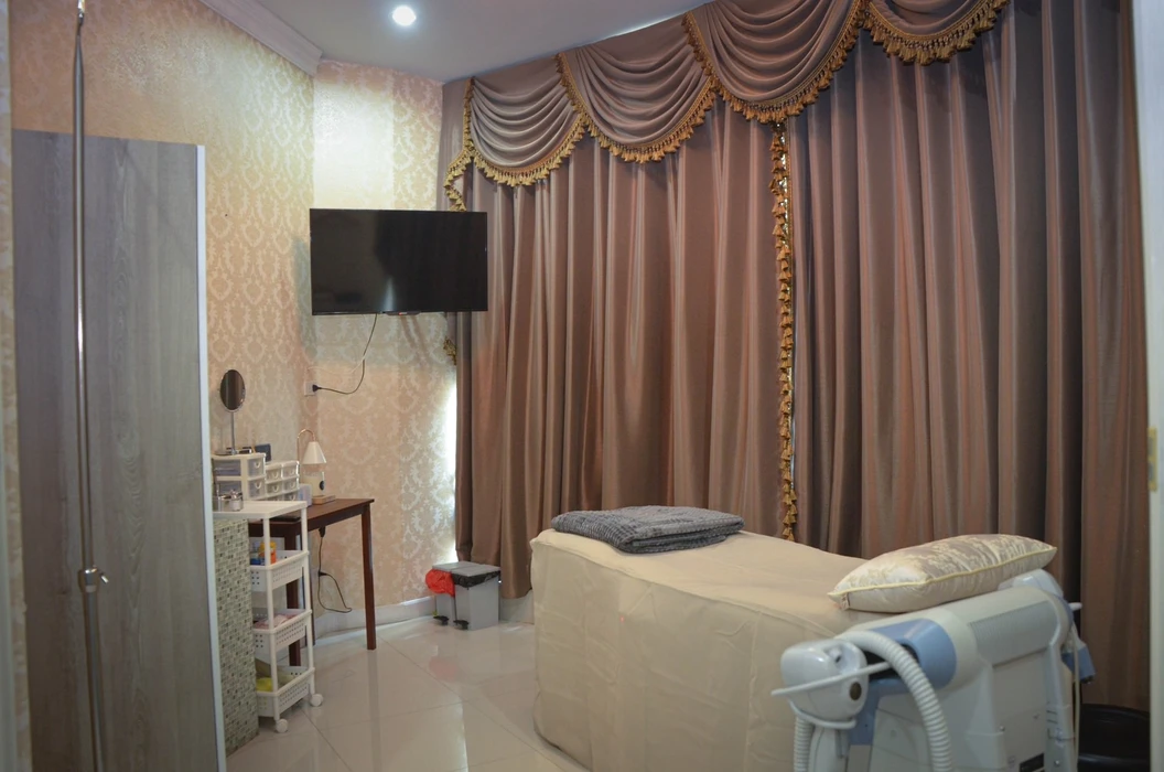 เลเซอร์ Q-Switch ลดเลือนฝ้า กระ รอยดำสิว บริเวณใบหน้า 1 ครั้ง