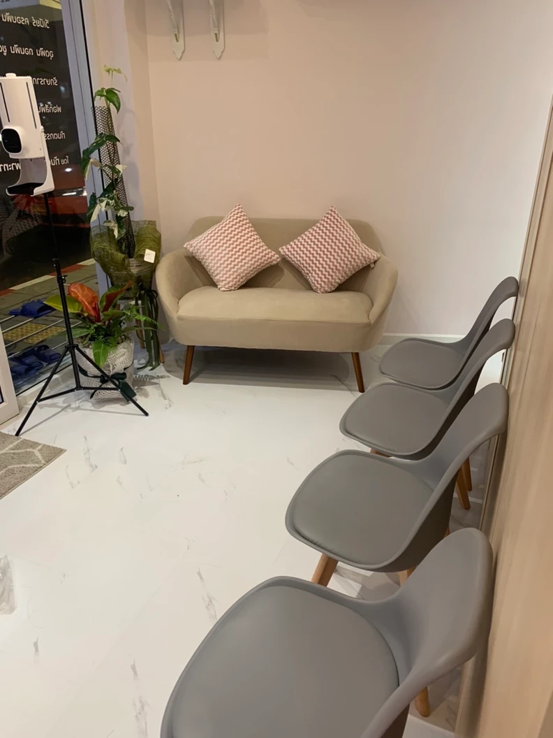 ทำครอบฟัน ด้วยโลหะเคลือบพอร์ซเลน หรือโลหะล้วน ขึ้นอยู่กับทันตแพทย์ประเมิน สำหรับฟัน 1 ซี่