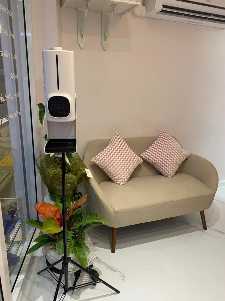 ทำครอบฟัน ด้วยโลหะเคลือบพอร์ซเลน หรือโลหะล้วน ขึ้นอยู่กับทันตแพทย์ประเมิน สำหรับฟัน 1 ซี่