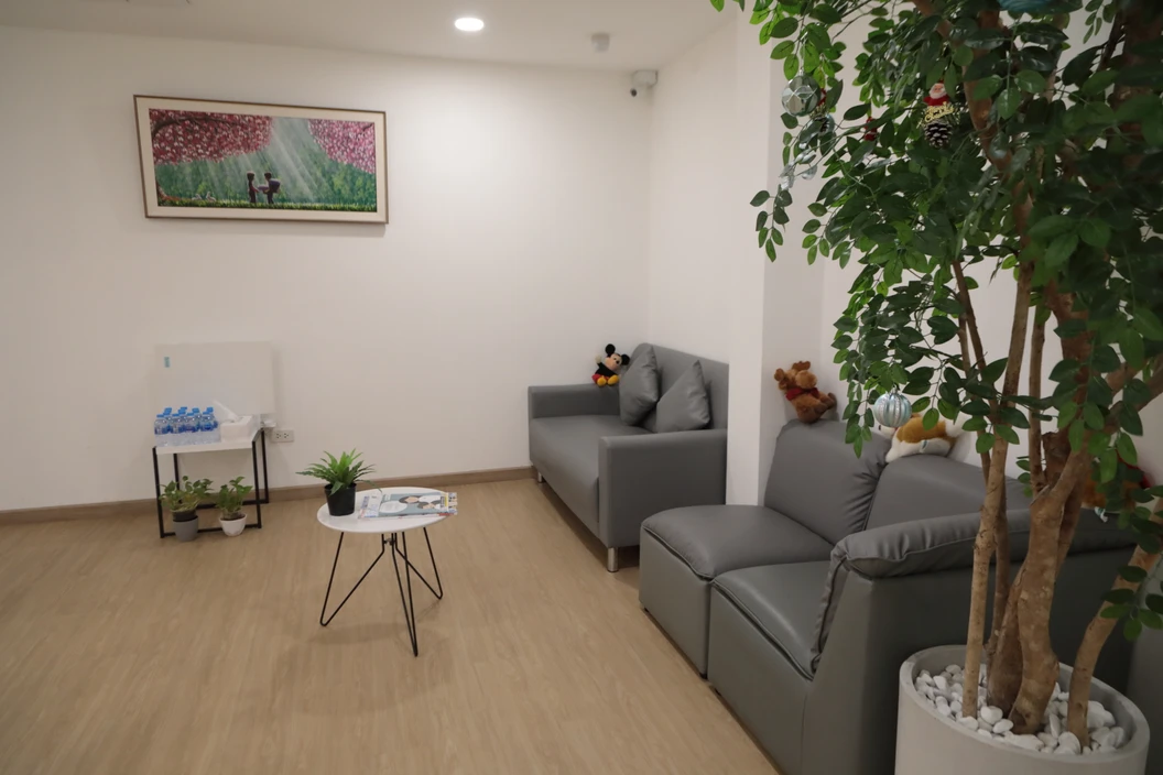 รักษารากฟันหน้า 1 ซี่ ที่ Edelweiss Dental House