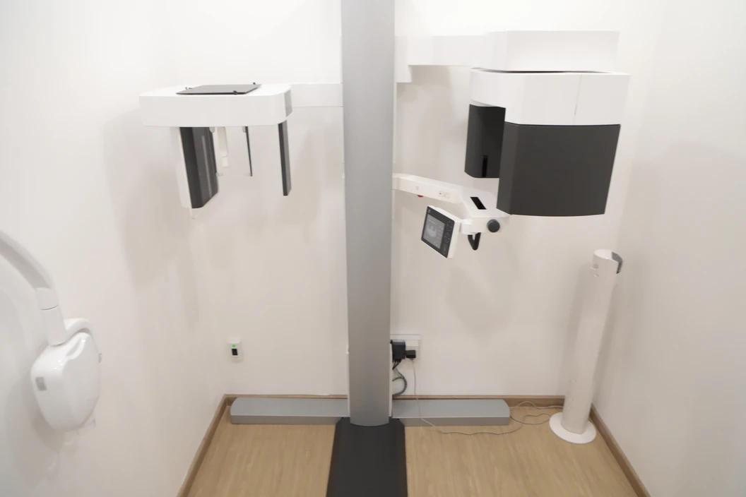 รักษารากฟันหน้า 1 ซี่ ที่ Edelweiss Dental House