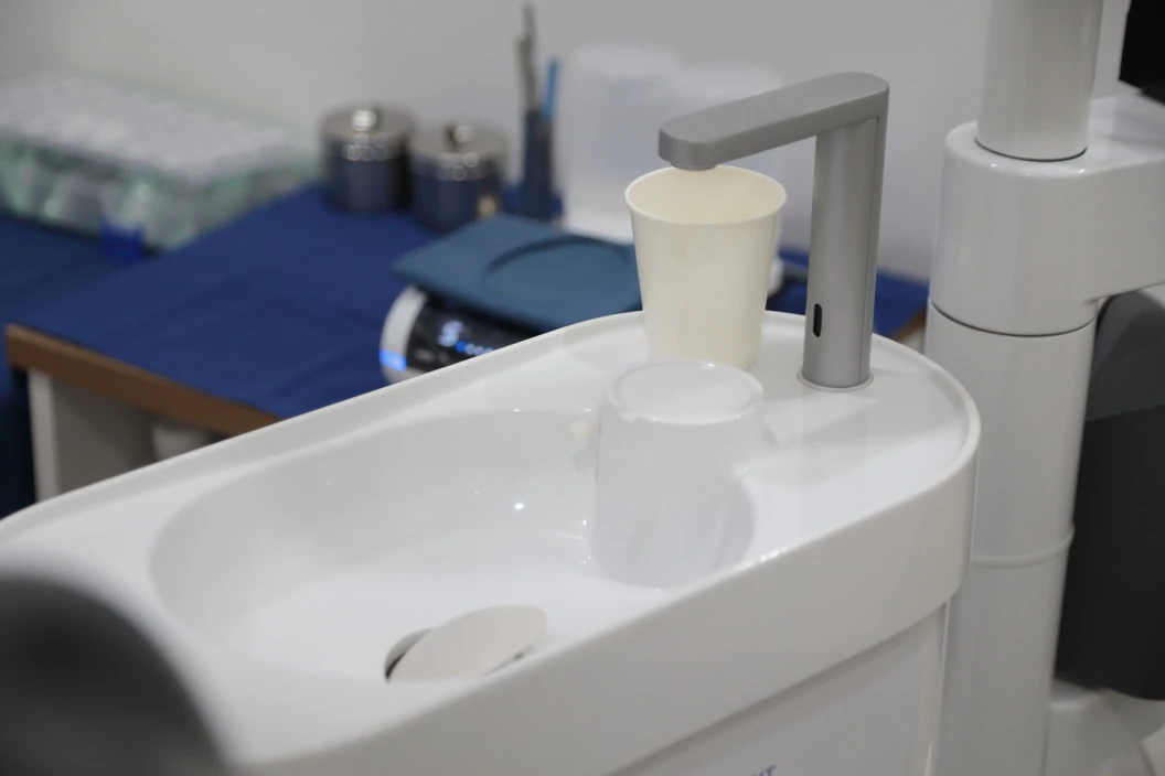 รักษารากฟันหน้า 1 ซี่ ที่ Edelweiss Dental House