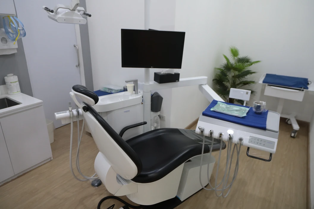 รักษารากฟันหน้า 1 ซี่ ที่ Edelweiss Dental House