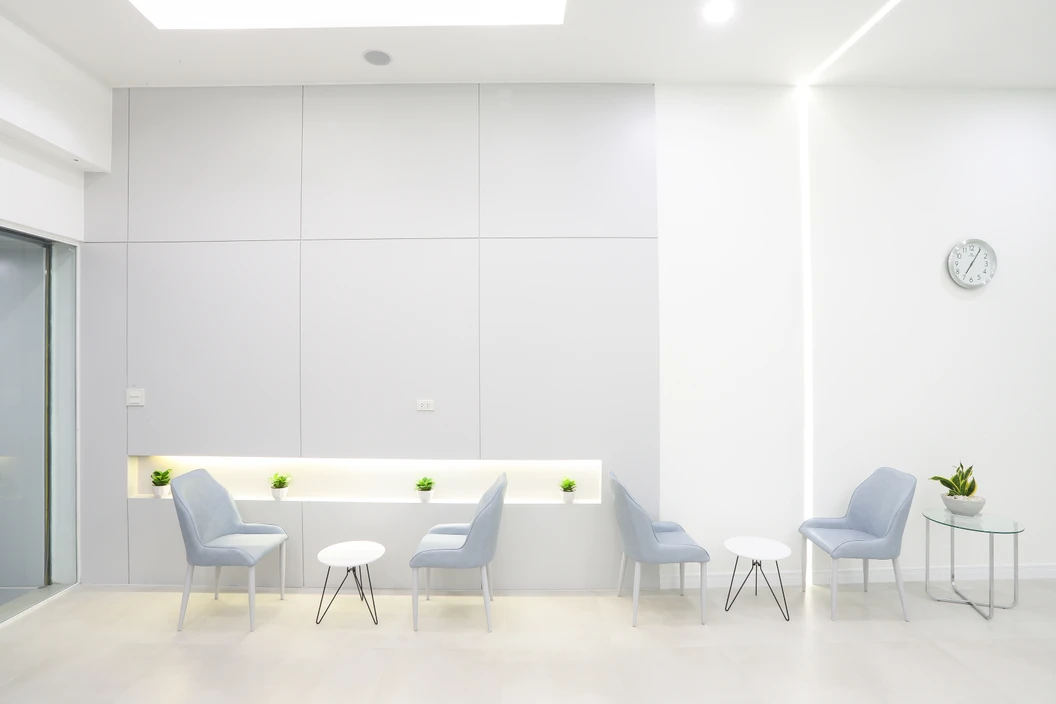 ทำวีเนียร์คอมโพสิต สำหรับฟัน 6 ซี่ ที่ Edelweiss Dental House