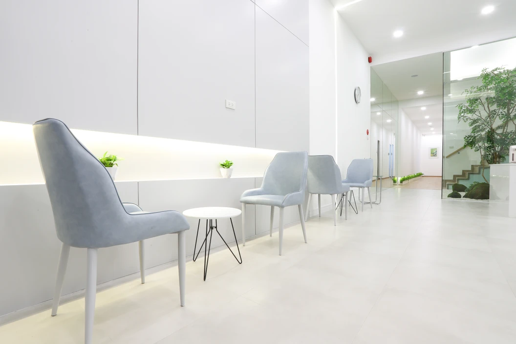 ทำวีเนียร์คอมโพสิต สำหรับฟัน 6 ซี่ ที่ Edelweiss Dental House