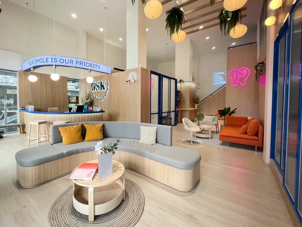 (Exclusive for HDmall) ฟอกสีฟันที่คลินิก ด้วยระบบ Cool Light