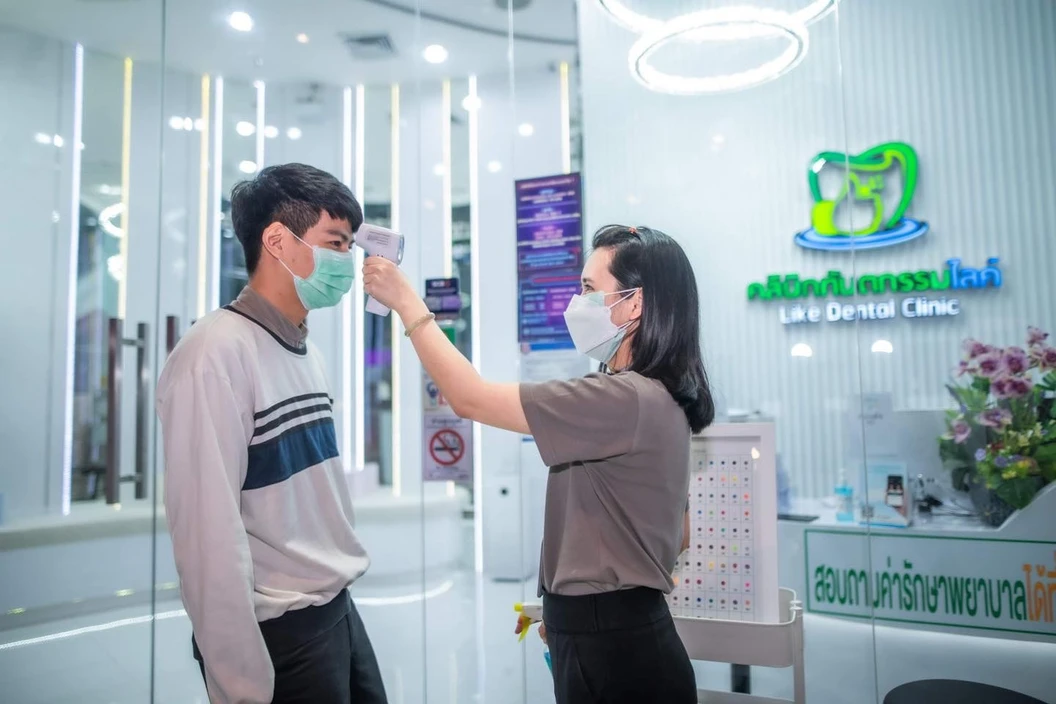 ทำวีเนียร์เซรามิก eMax 8 ซี่ (ฟันบน)